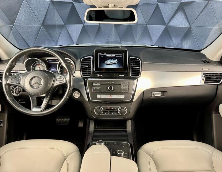 Mercedes-Benz GLS 10