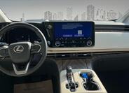 Lexus LM 350h 5