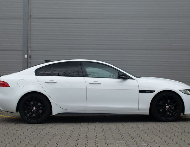 Jaguar XE 4
