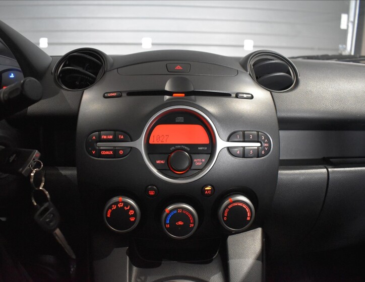 Mazda 2 12