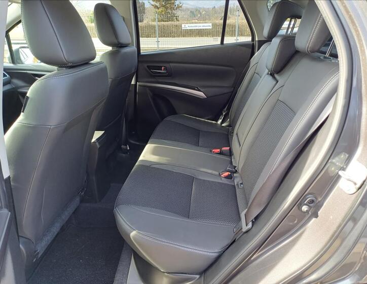 Suzuki S-Cross 11