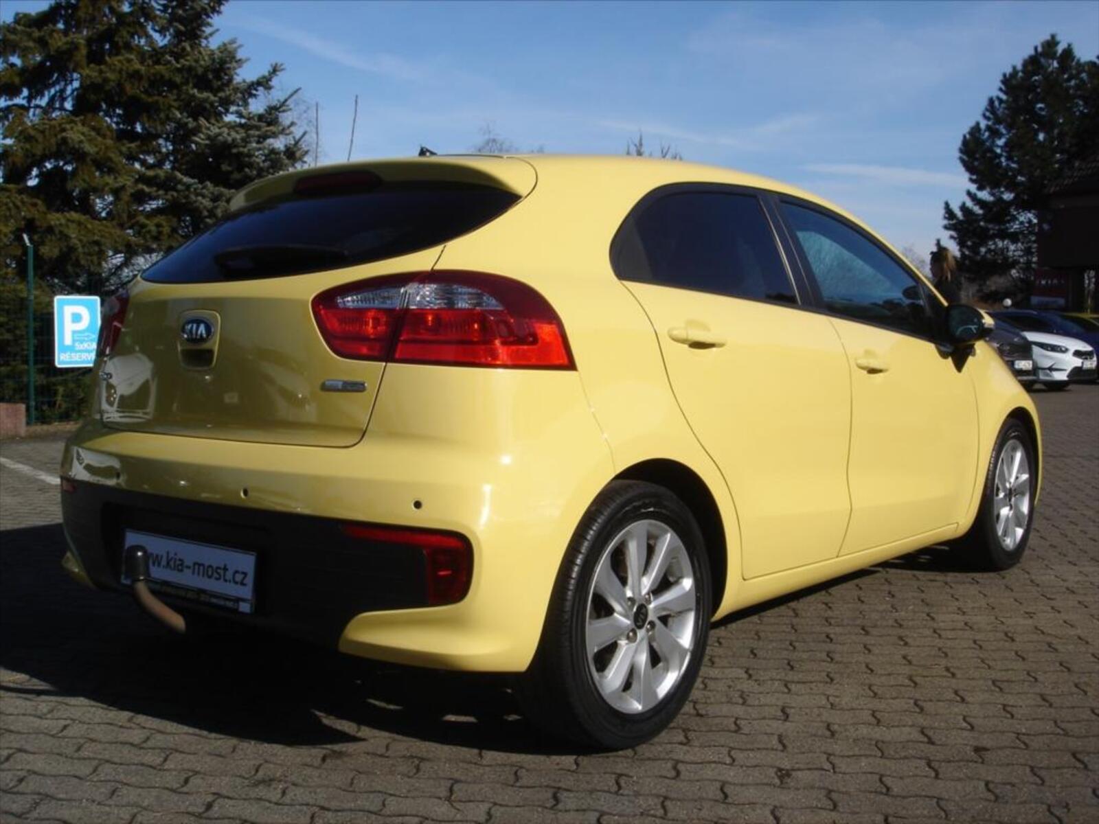 KIA Rio 10