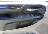 Chrysler Town & Country 26