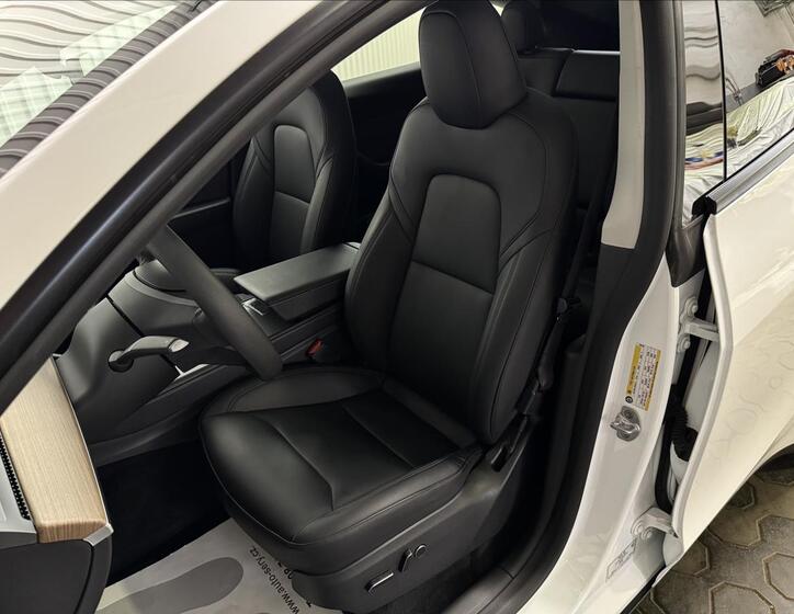 Tesla Model Y 26