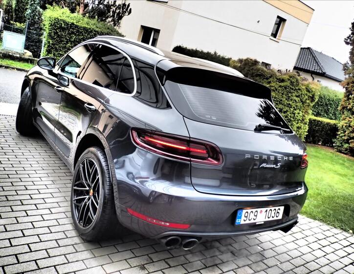 Porsche Macan 8