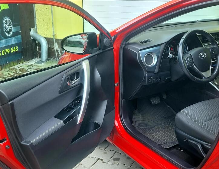Toyota Auris 29