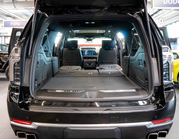 Chevrolet Suburban 9