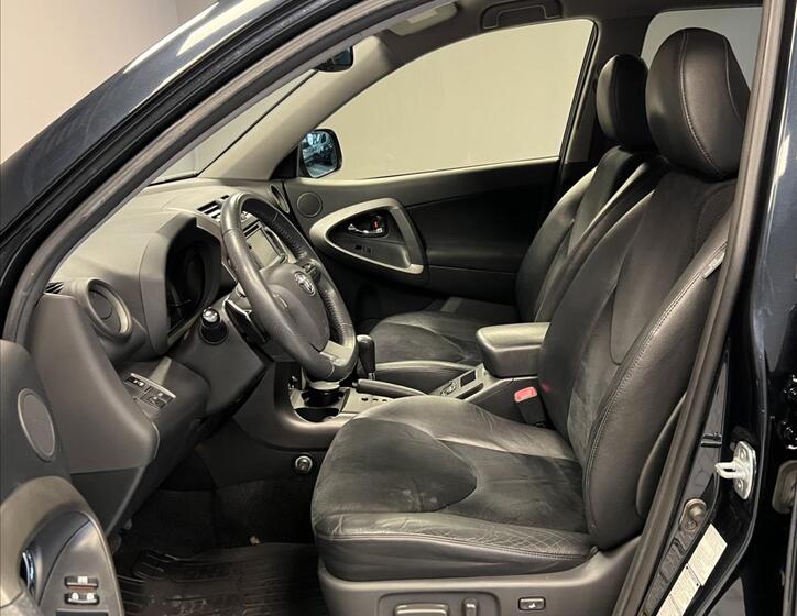 Toyota RAV4 6