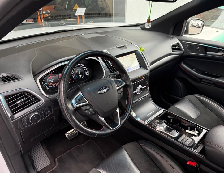 Ford Edge 10