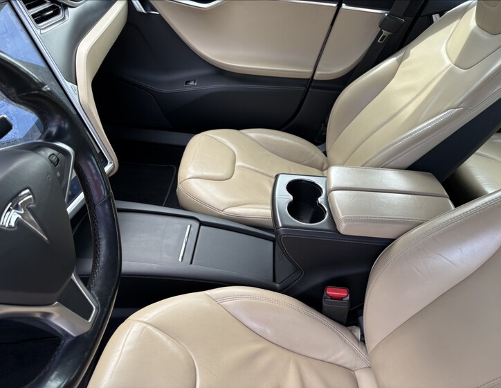 Tesla Model S 19