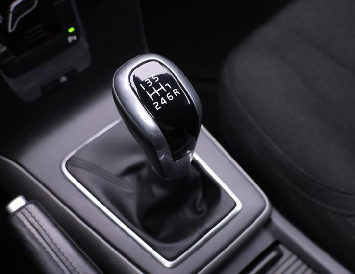 Volvo V40 23