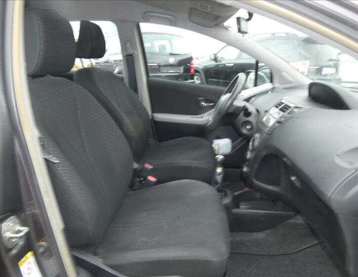 Toyota Yaris 10