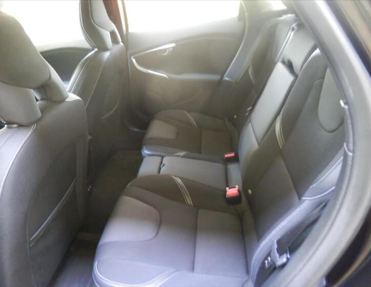 Volvo V40 16