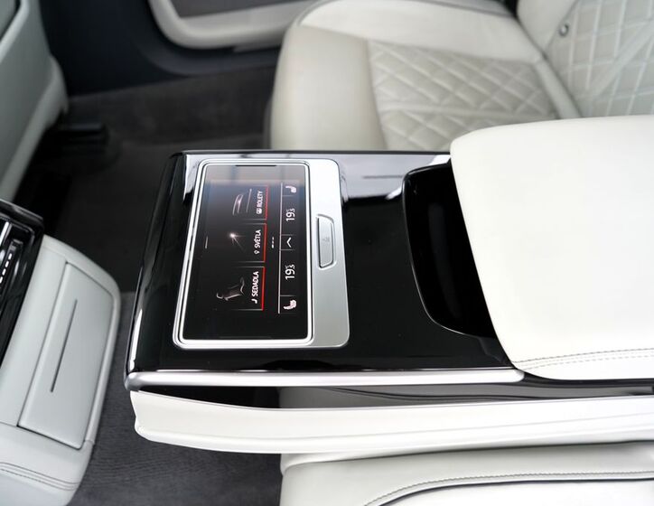 Audi A8 37