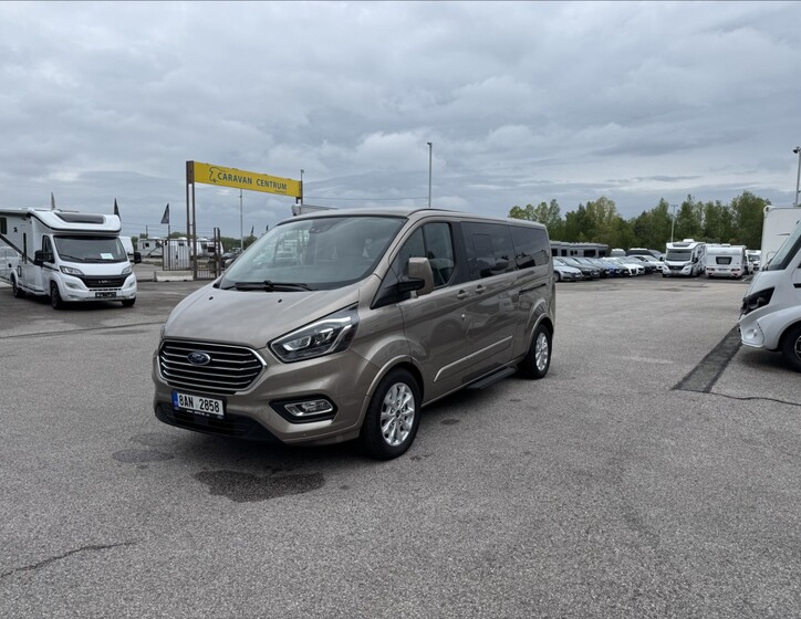 Ford Tourneo Custom 1
