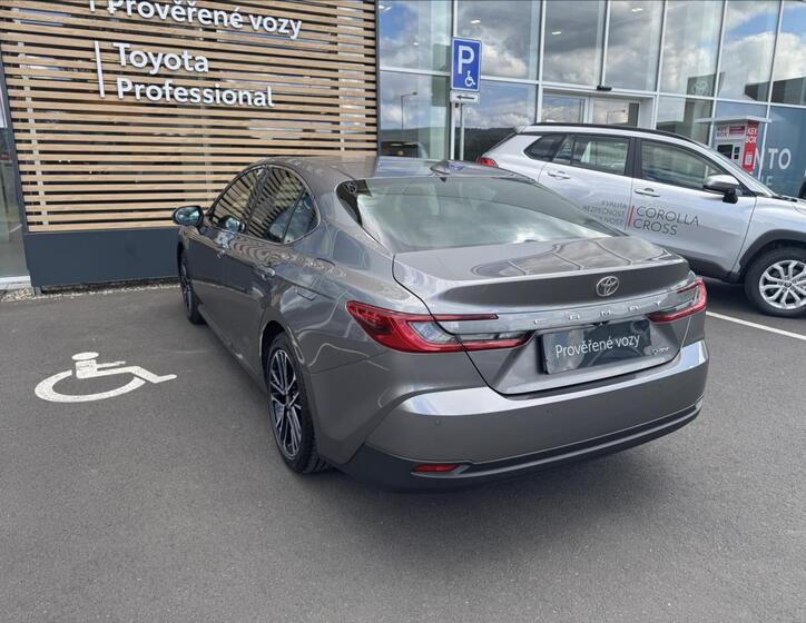 Toyota Camry 16