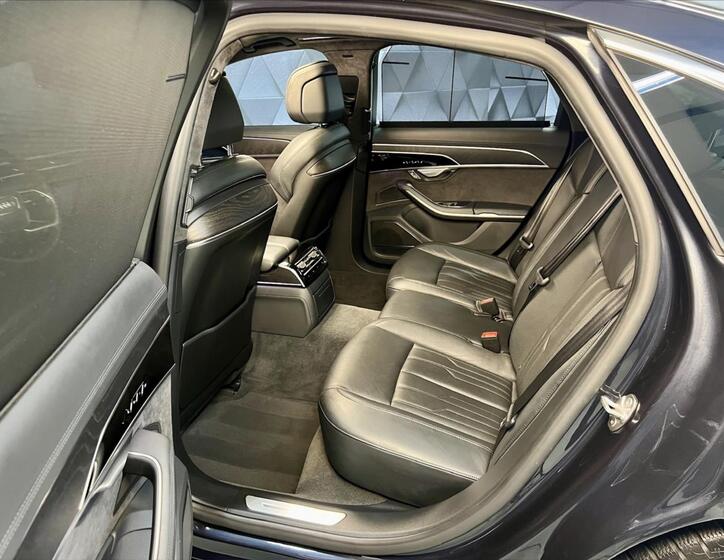 Audi A8 12