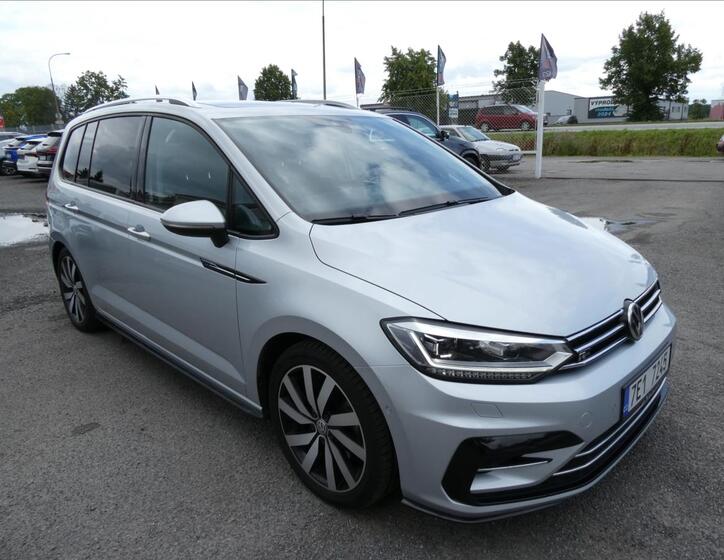 Volkswagen Touran 1