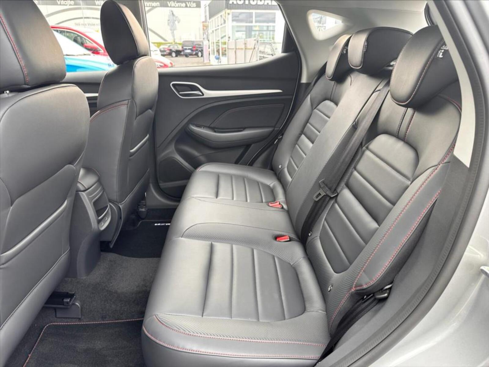 MG ZS 11