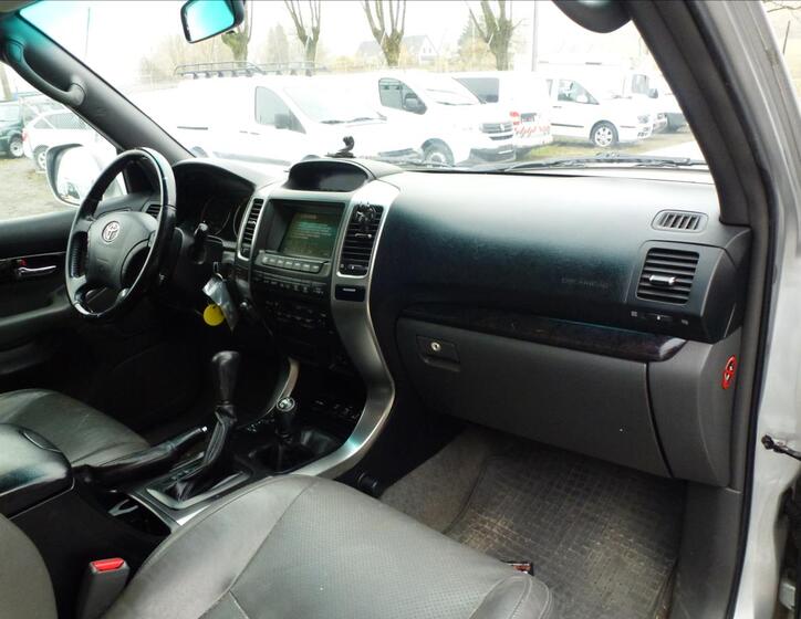 Toyota Land Cruiser 27