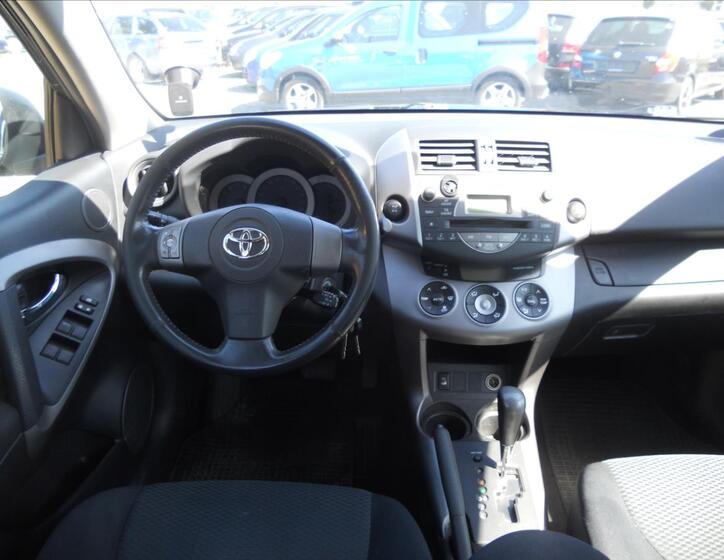 Toyota RAV4 13