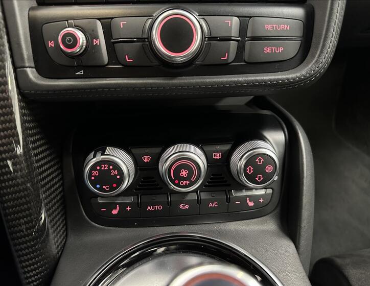 Audi R8 12