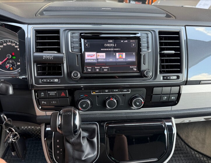 Volkswagen Multivan 14