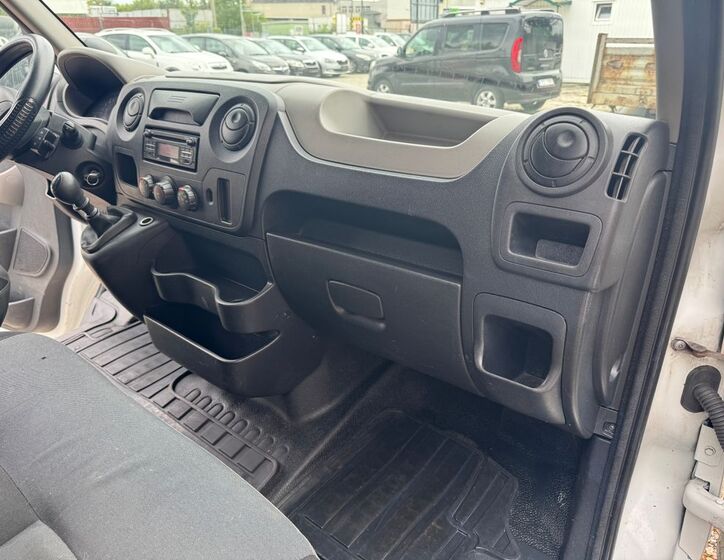 Nissan NV400 14