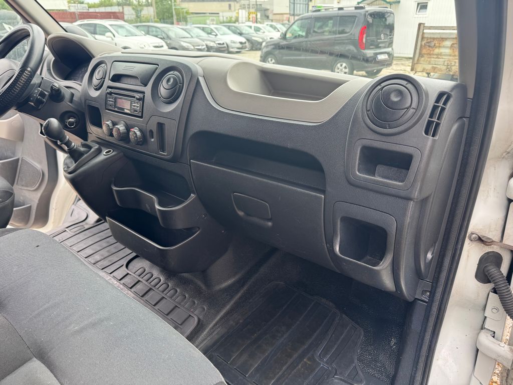 Nissan NV400