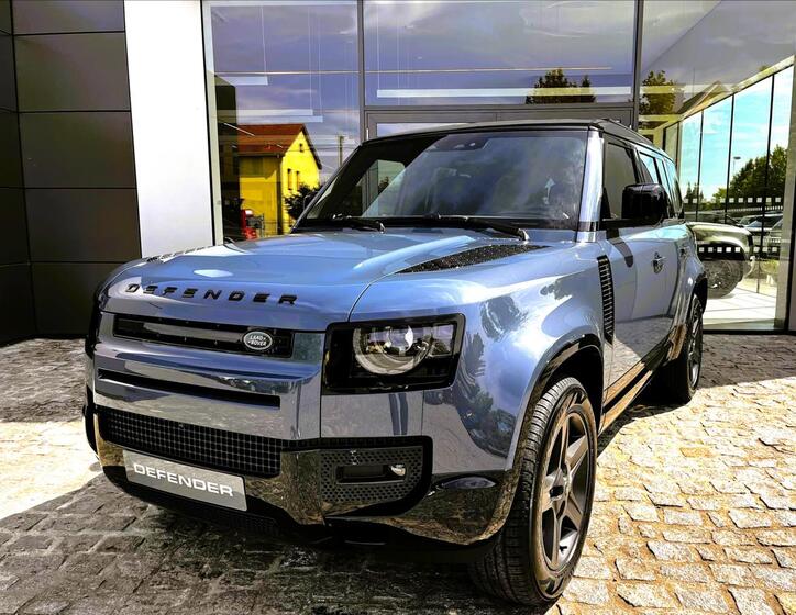 Land Rover Defender 1