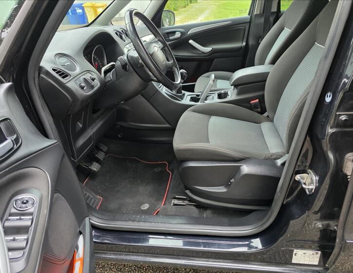 Ford Galaxy 9