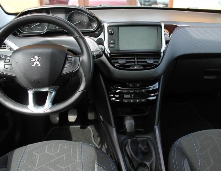 Peugeot 2008 9