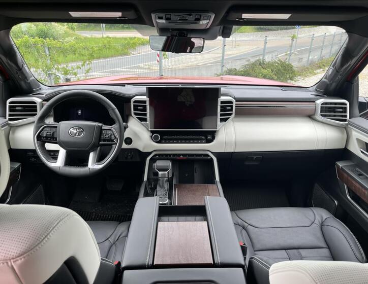 Toyota Sequoia 24