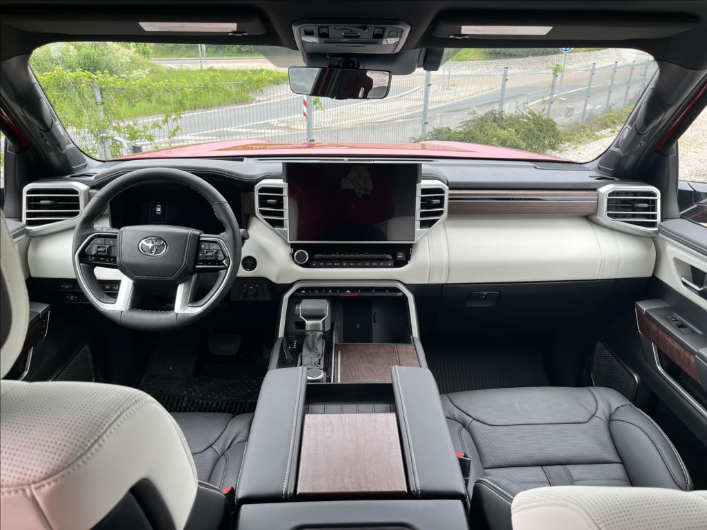 Toyota Sequoia