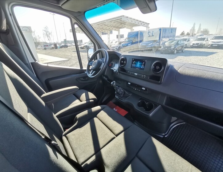 Mercedes-Benz Sprinter 8