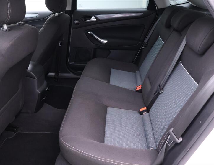 Ford Mondeo 16