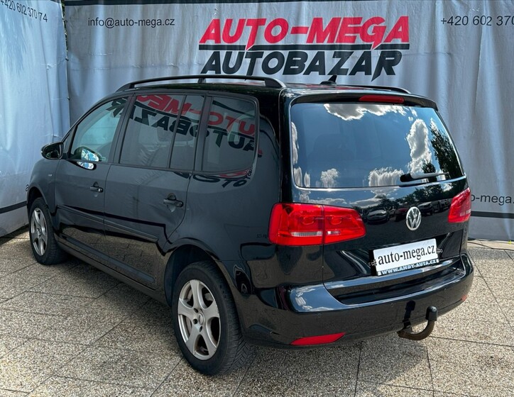 Volkswagen Touran 8