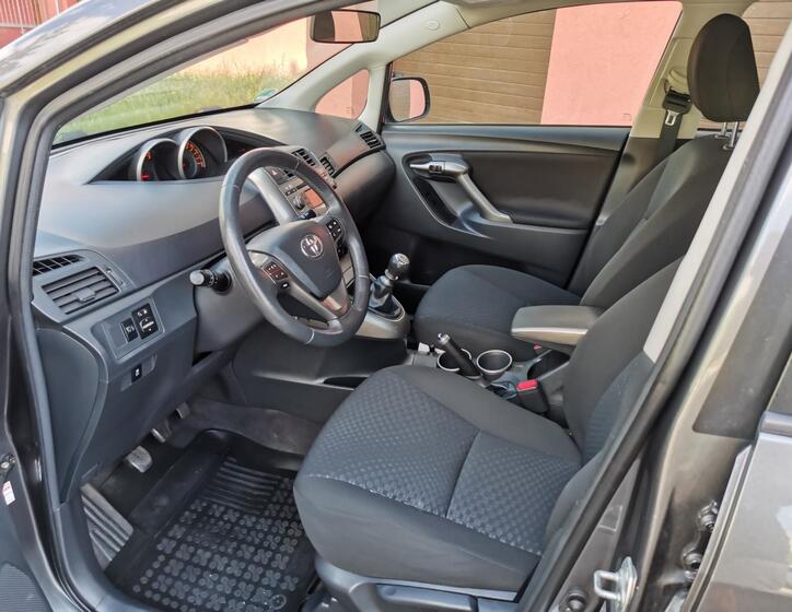 Toyota Verso 11