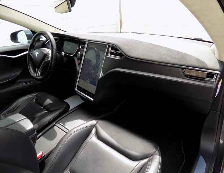 Tesla Model S 16