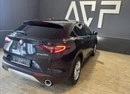 Alfa Romeo Stelvio 8