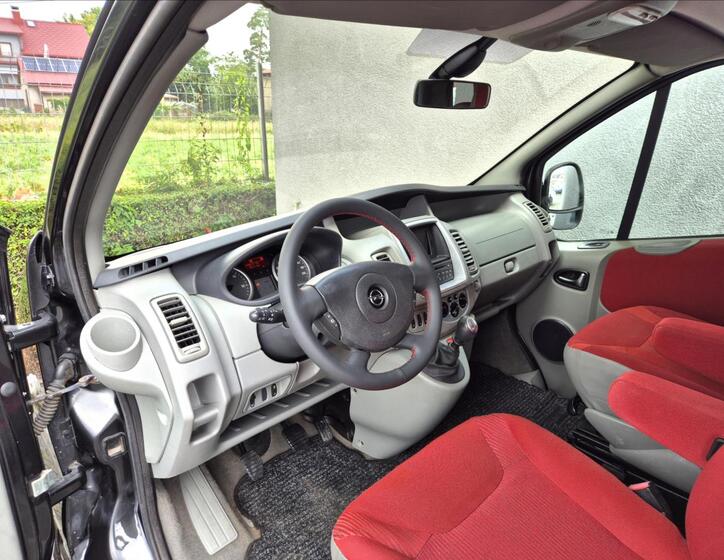Opel Vivaro 12