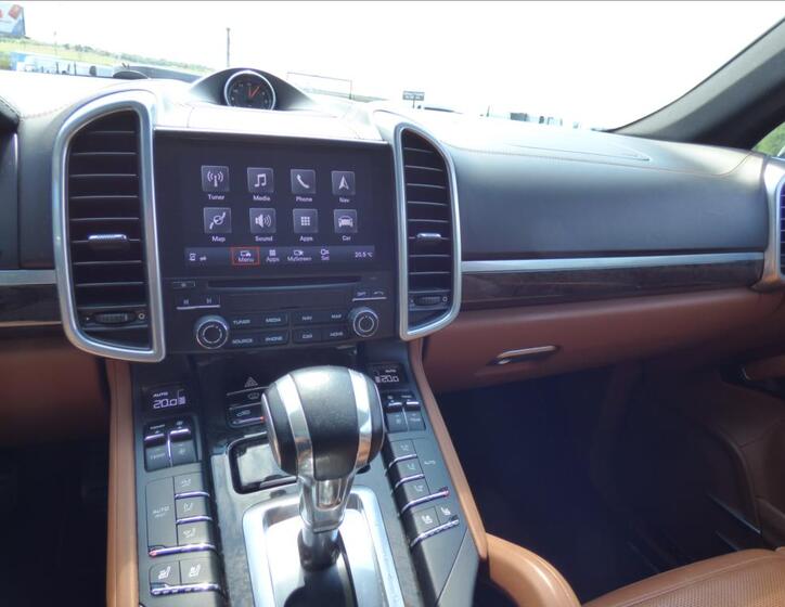 Porsche Cayenne 24