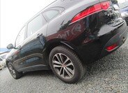 Jaguar F-Pace 8
