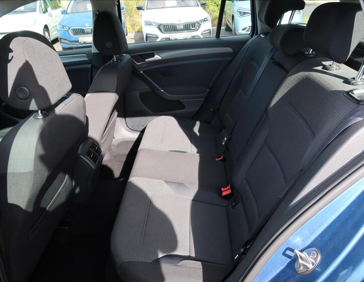 Volkswagen Golf 20