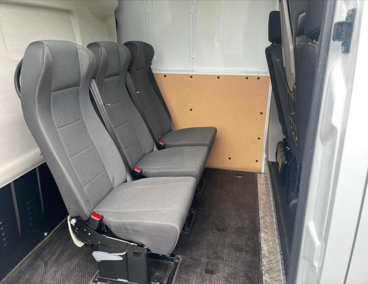 Nissan Interstar 14
