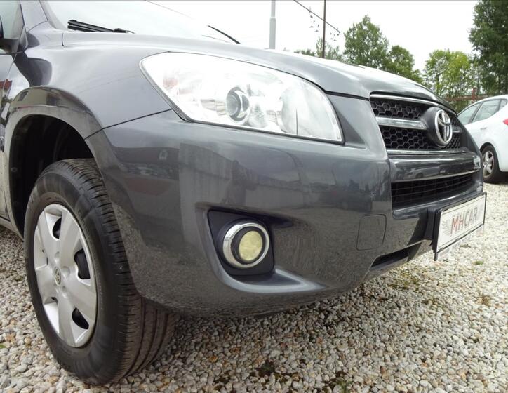 Toyota RAV4 11