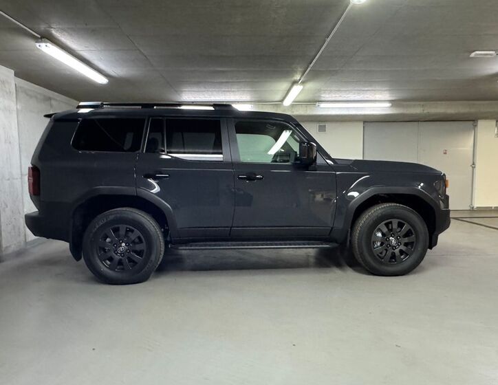 Toyota Land Cruiser 4