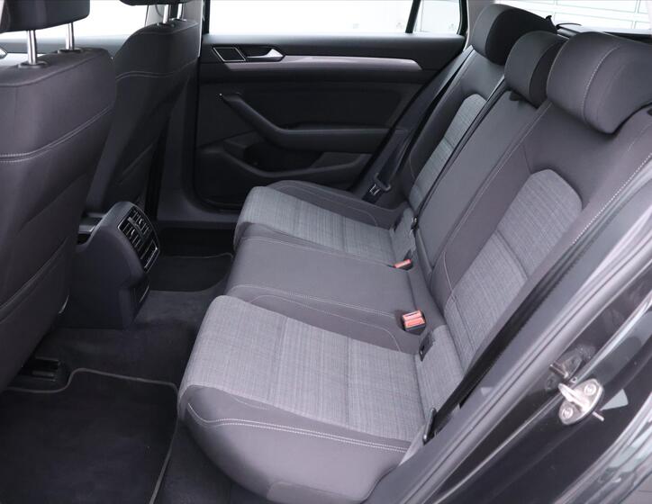 Volkswagen Passat 16