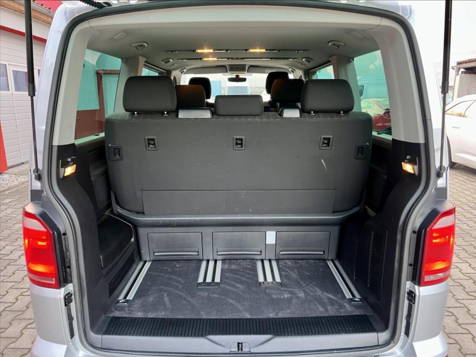 Volkswagen Multivan 15