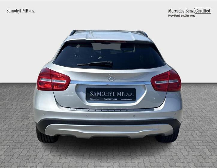 Mercedes-Benz GLA 4